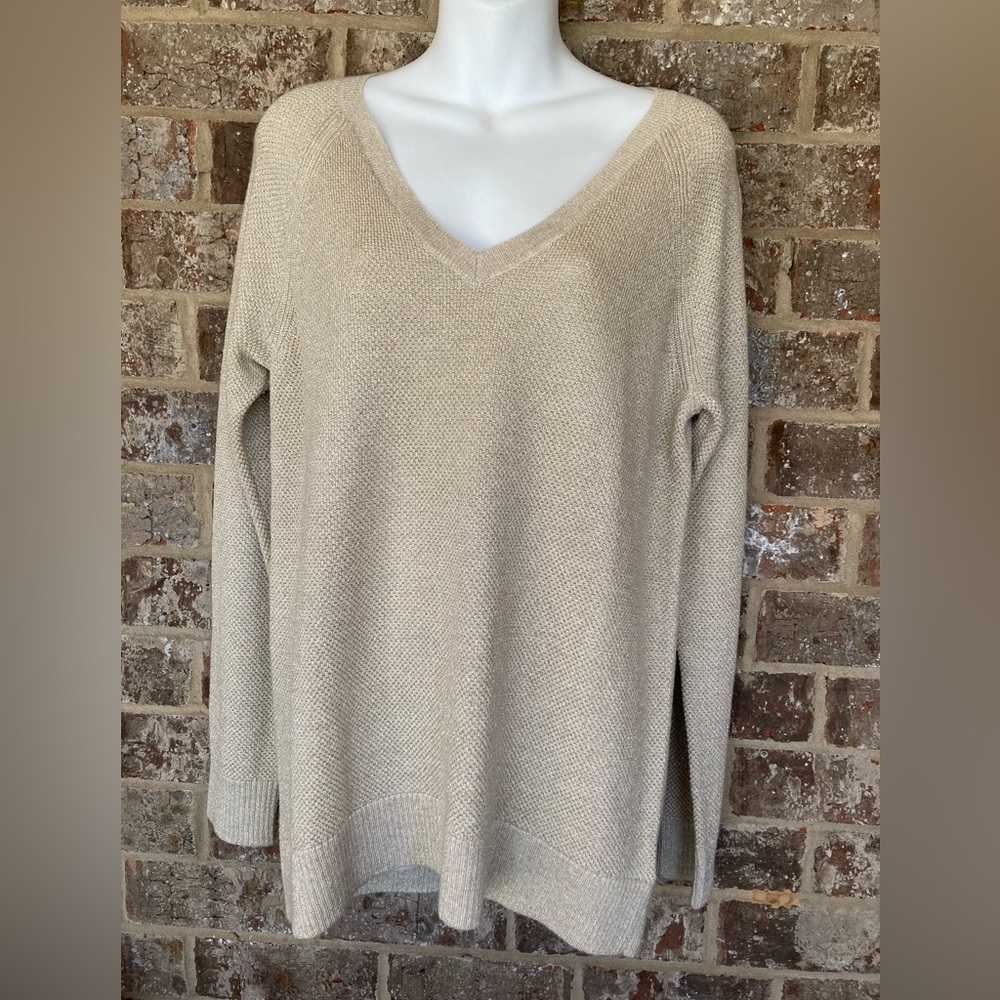 GAP v-neck long sleeved shirt metallic beige and gold NWOT Size Medium Petite